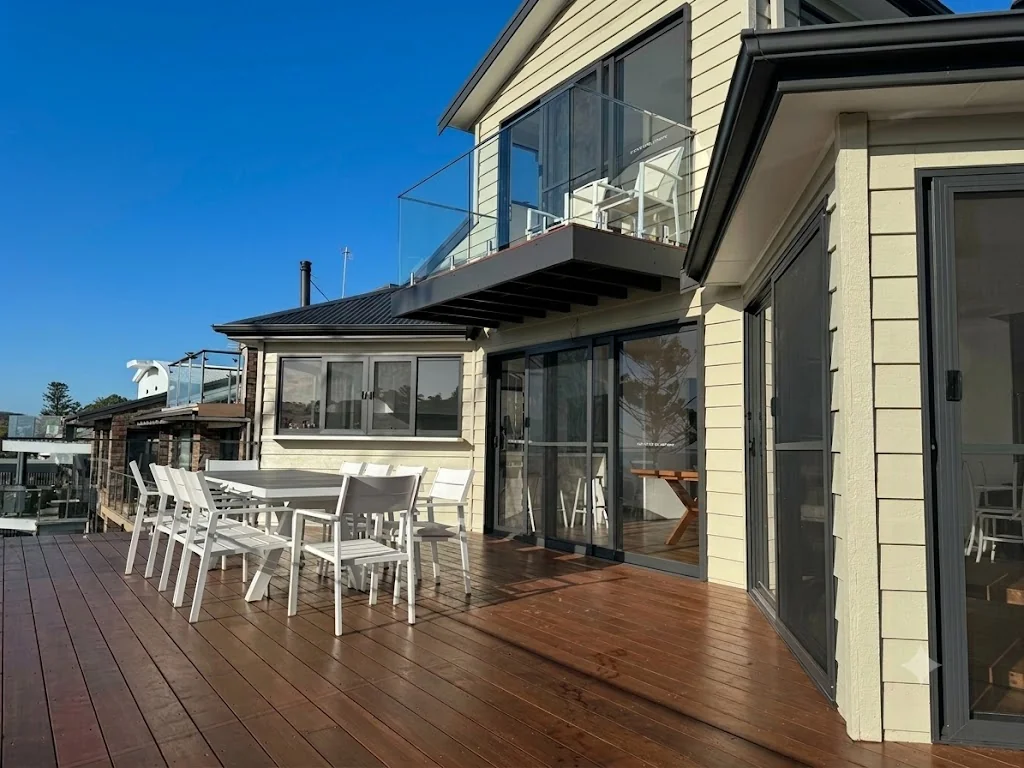 Terrigal - Waterfront Entertaining Deck
